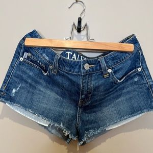 Aritzia Low/Mid-rise Denim/Jean Shorts (Talula) Size 28